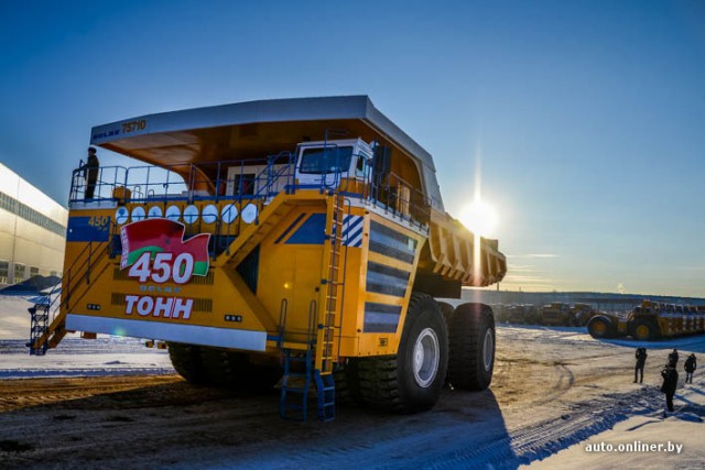 Новый рекорд: самосвал "БелАЗ" утащил 500 тонн