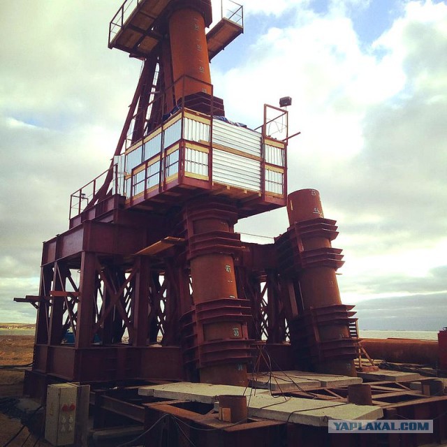 Керчане полюбили мост через пролив