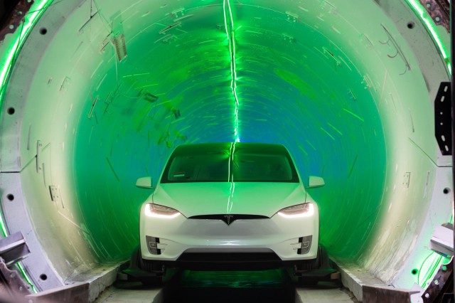 Маск открыл скоростной тоннель под Лос-Анджелесом