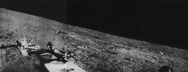 Китайцы заподозрили США во лжи с высадкой на Луне из-за скафандров NASA