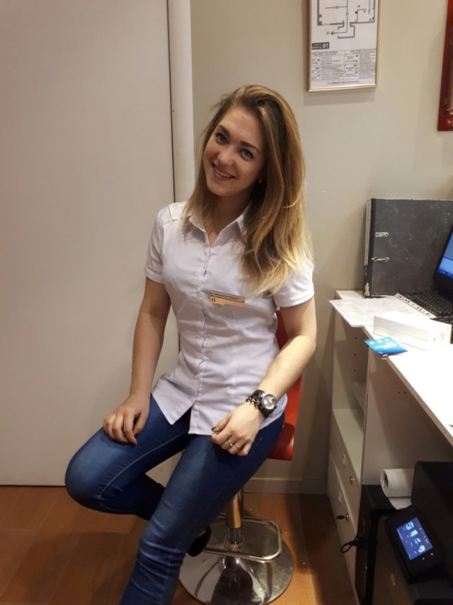 Девушки, которым скучно на работе
