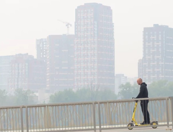 Володин провел опрос о полном запрете электросамокатов