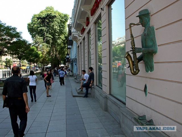 10 самых веселых памятников в России