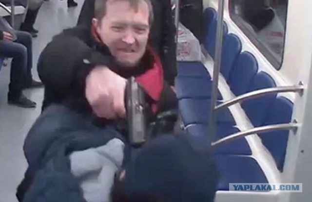 Ростовчанин разогнал пьяную компанию, которая громила машины в центре города