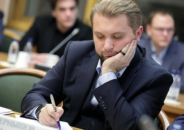 В Госдуме предложили освободить классных руководителей от преподавания