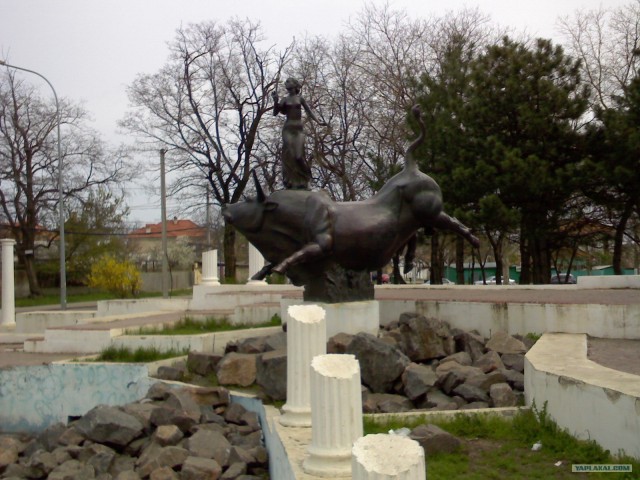 Необычные памятники