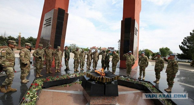 На центральной площади Кишинева появилась военная техника США