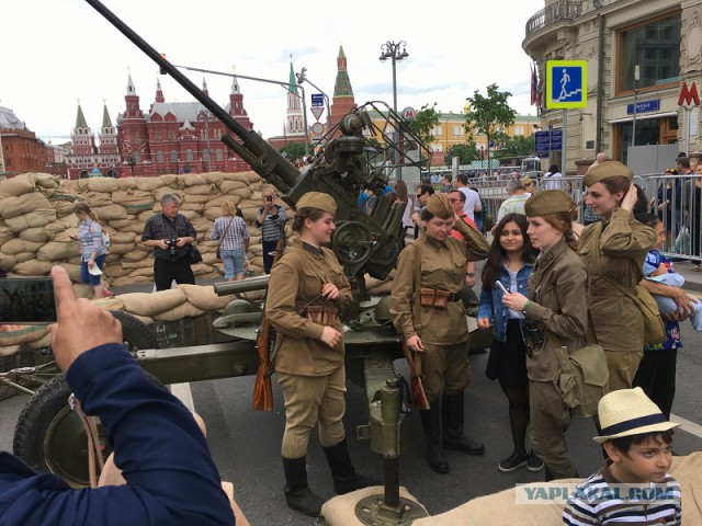 Навального задержали в подъезде его дома в Москве