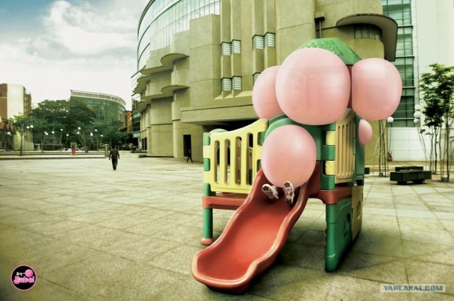В рекламе жвачки Big Babol кругом попы мерещатся