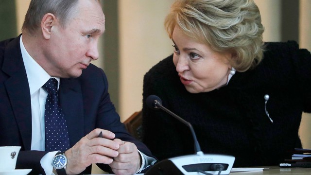Бывшие президенты России станут пожизненными сенаторами в РФ