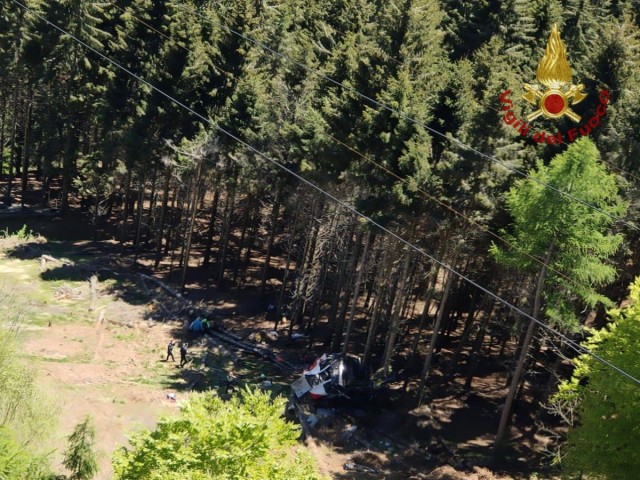 На севере Италии 13 человек погибли в результате падения кабины канатной дороги