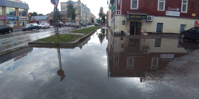 В Новгородской области повесили баннер со Сталиным, «наблюдающим» за министром ЖКХ