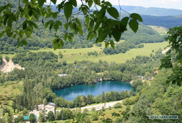 Самые живописные провалы в земле...