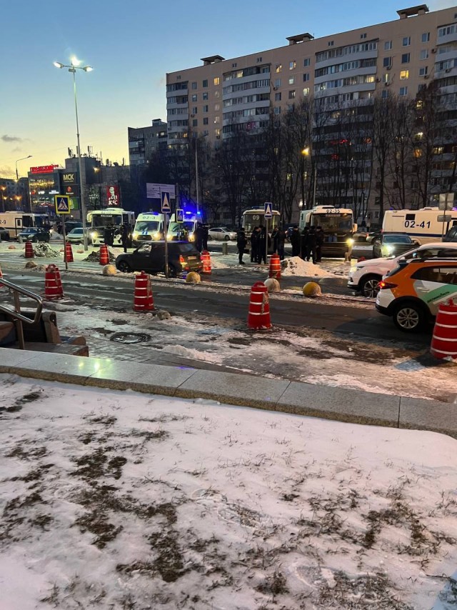 В Москве мигранты толпой избили русского парня, заступившегося за школьницу