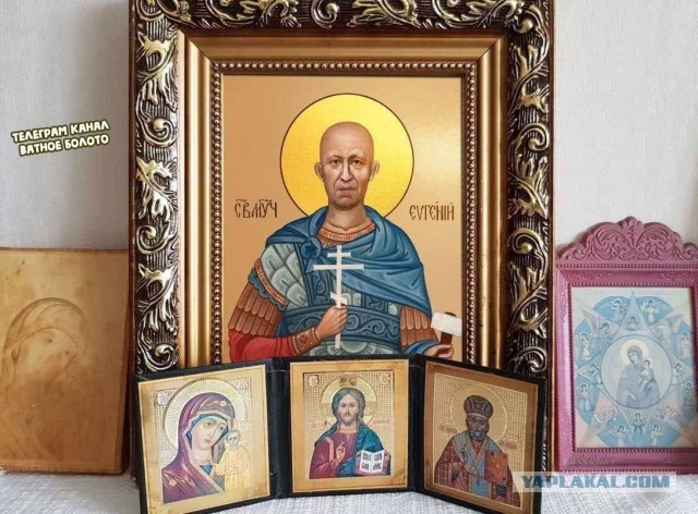 "Повесил свой сюртук на спинку стула музыкант.." ©