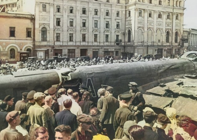 История Ju-88, выставленного в июле 41-го в центре Москвы