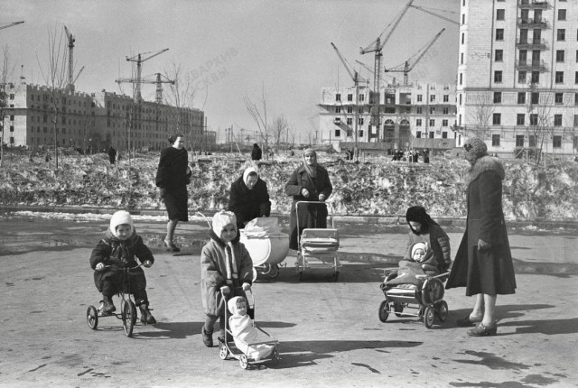 Москва и москвичи. Двадцатый век. 28.03.25