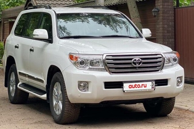 В России продают Toyota Land Cruiser 200 2014 г.в. с пробегом всего 6150 км. Авто оценили "всего" в 8,28 млн. рублей (105 тыс. д