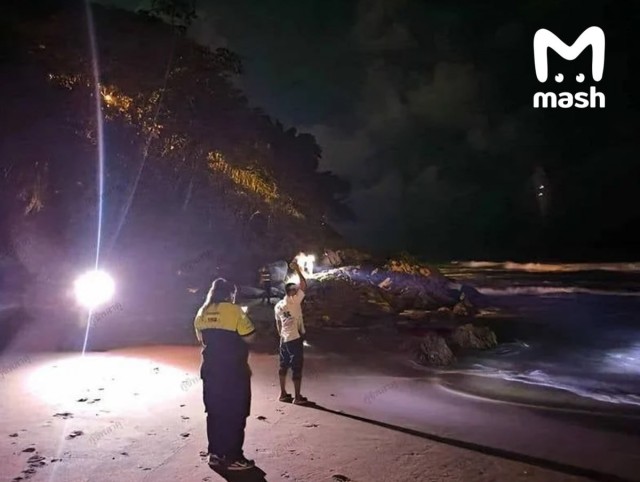 Русского туриста волной утащило в море на Пхукете, когда он купался со своей девушкой поздним вечером