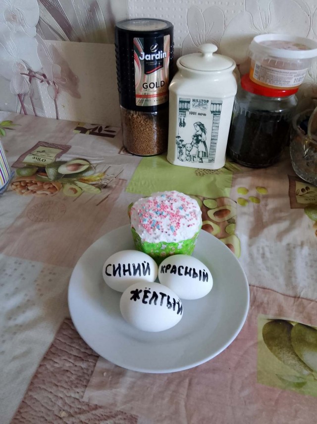 Сколько можно хранить сваренные и освященные яйца на Пасху?