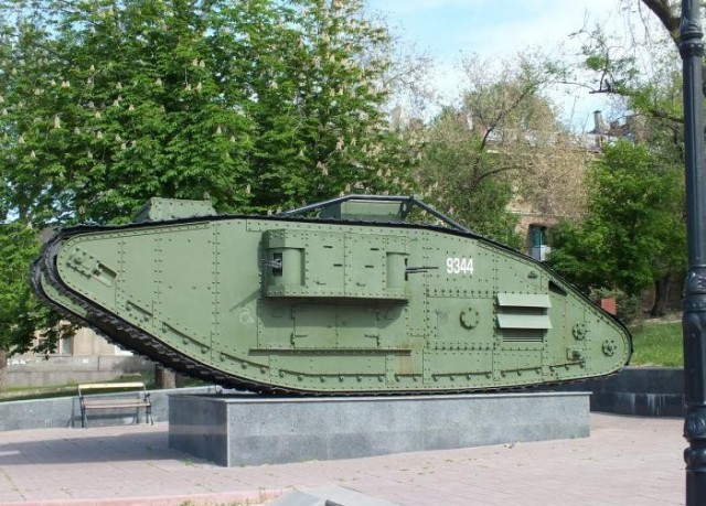 Первый танк .