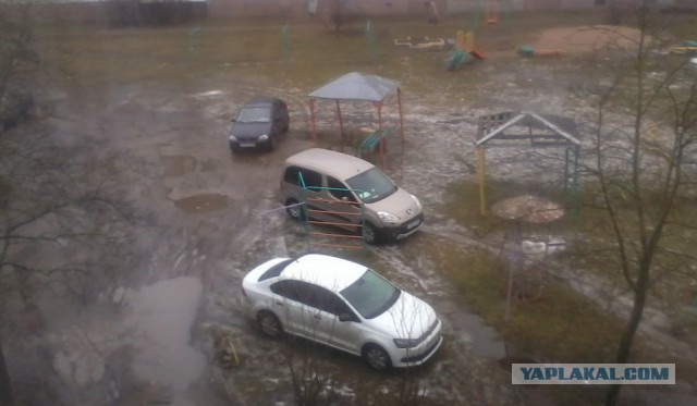 Дети поиграйте в другом месте...Дядям встать негде