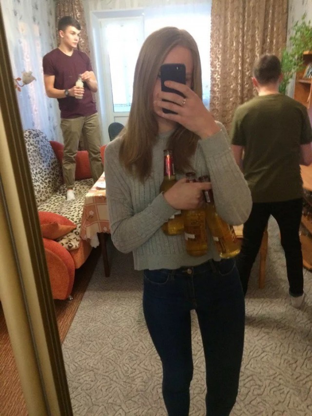 Дуры, хватит кобениться перед фотиком