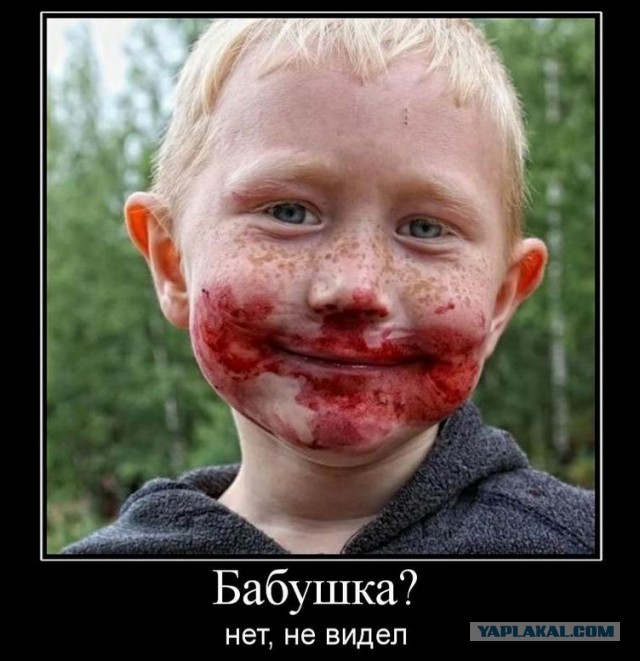 Омские старухи с ножами набросились на игравших в футбол детей и порезали им мячи