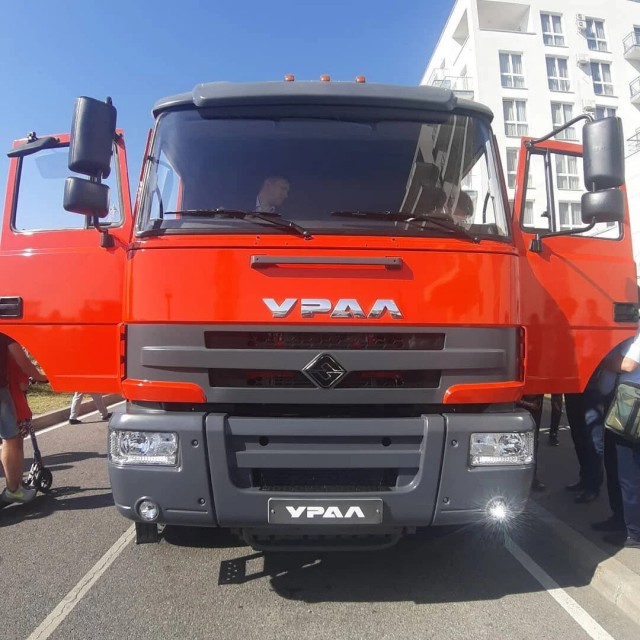 «Урал» представил новый грузовик для асфальта