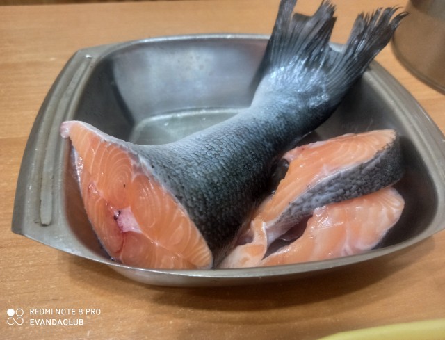 Арктический голец полу-горячего копчения.