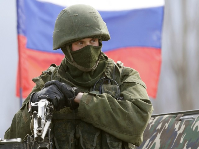 По соседству с закрашенным Навальным появилось новое граффити — с другим героем