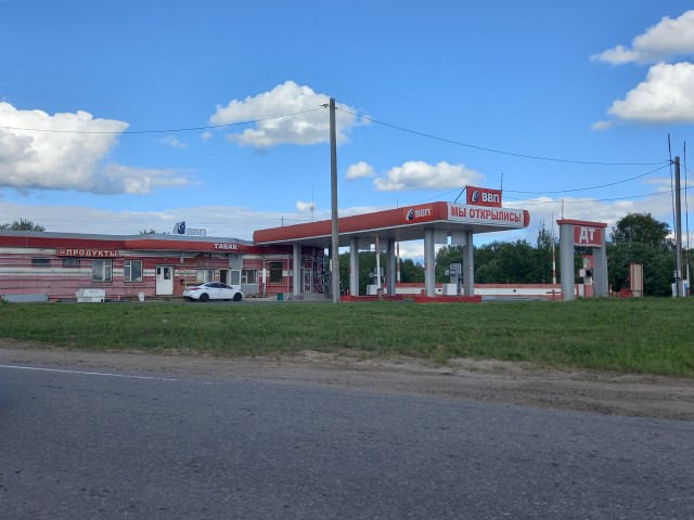 В июне производство машин в России упало практически в 10 раз,на всю страну - менее 14 тысяч.. Но...дилеры не понижают цены!