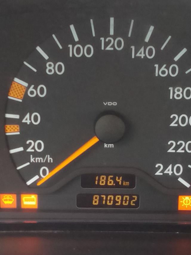 Tesla Model S смогла проехать 1,9 млн километров, но при этом пришлось 13 раз заменить двигатель
