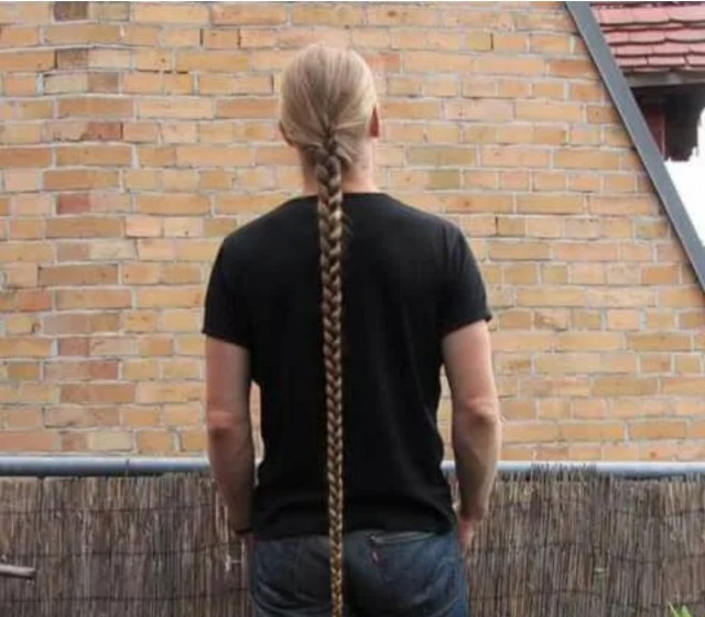 Отрастил косу