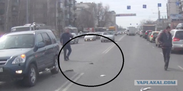 Один поворачивал , другой летел.