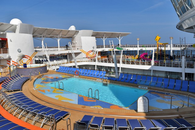 О новом городе развлечений на воде: инаугурационный круиз на гиганте Harmony of the Seas