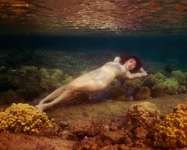 Девочки разные под водой