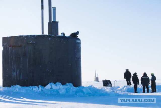Гордость ВМС США застряла во льдах Арктики во время учебных стрельб по «России»