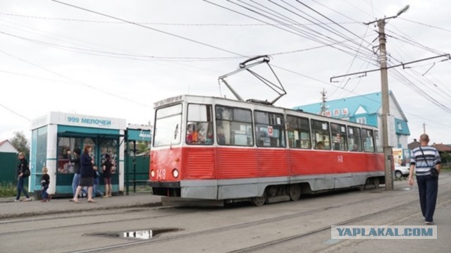 В Бийске пьяный администратор магазина с мужем напали на покупателя