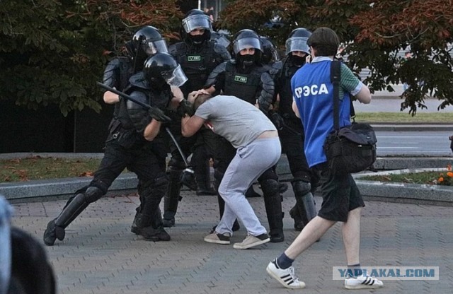 В МВД Белоруссии пригрозили применением боевого оружия на протестах