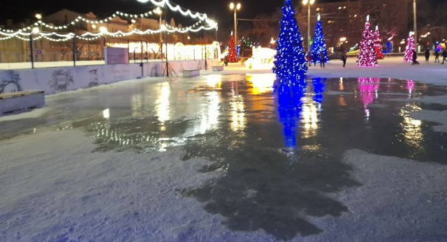 Теплотрасса под катком неожиданно