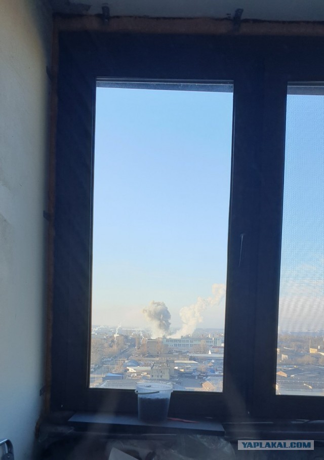 Появилось видео попадания снаряда в жилой дом в Киеве