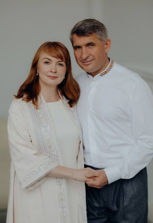 Глава Чувашии наградил свою жену за активную общественную деятельность
