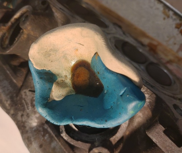 Вытаскиваем обломок болта