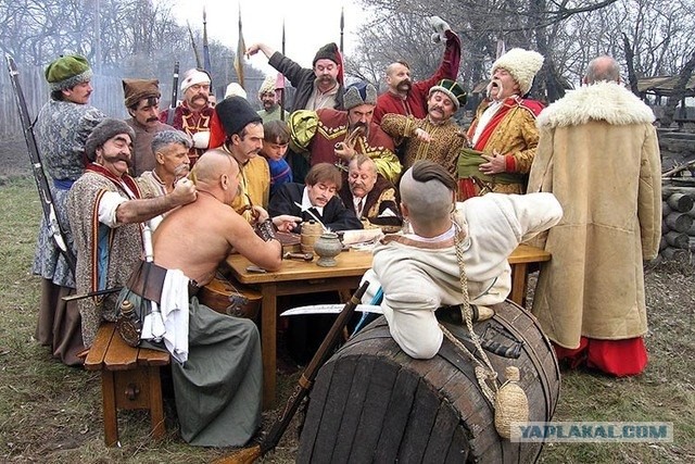 А они всё пишут (2 фото)