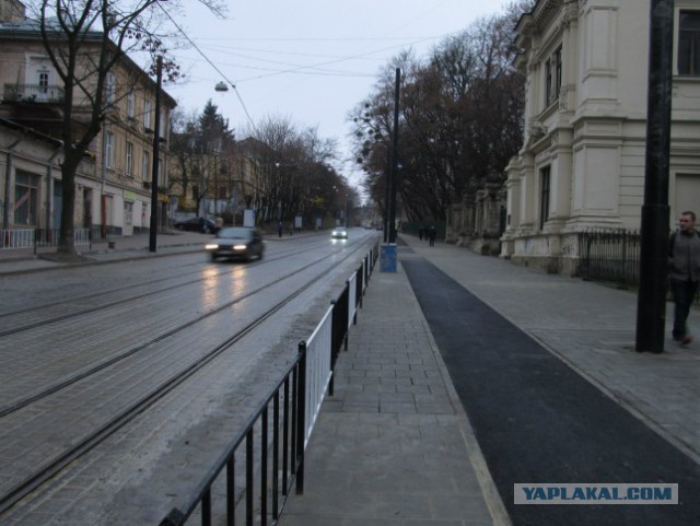Велосипедист в парке в Северной столице сбил ребенка. Мальчик погиб на месте.