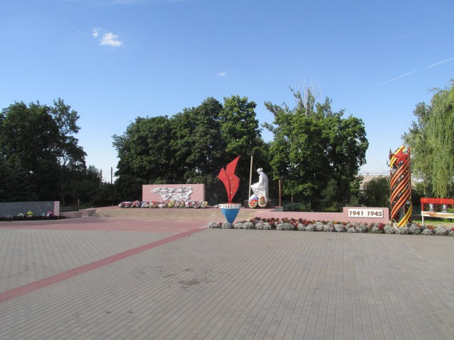 Россия, через дорогу - Украина. Как живут в двойном посёлке Чертково - Меловое