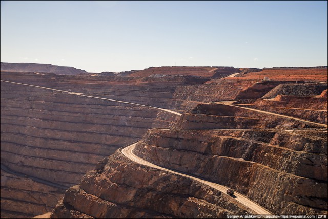 Самый большой золотой рудник в мире
