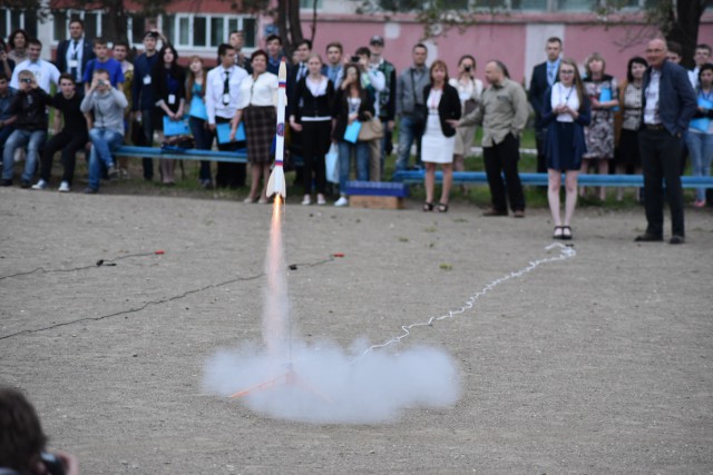 SpaceX запускает космический корабль Сrew Dragon