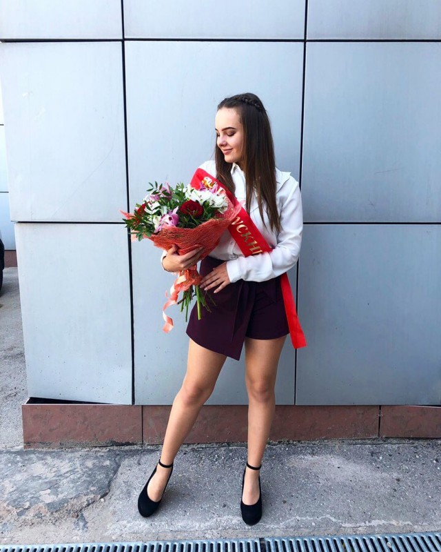 Выпускницы 2019: сногсшибательные фотографии с последнего звонка